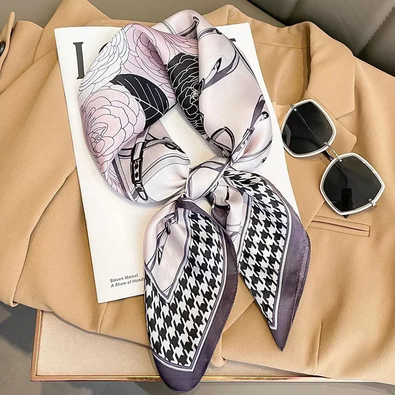 Foulard Carré Satiné Femme – Imprimé Élégant Style Soie | Accessoire Chic pour Cheveux, Cou ou Sac à Main