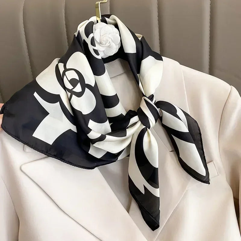 Foulard Carré Satiné Femme – Imprimé Élégant Style Soie | Accessoire Chic pour Cheveux, Cou ou Sac à Main