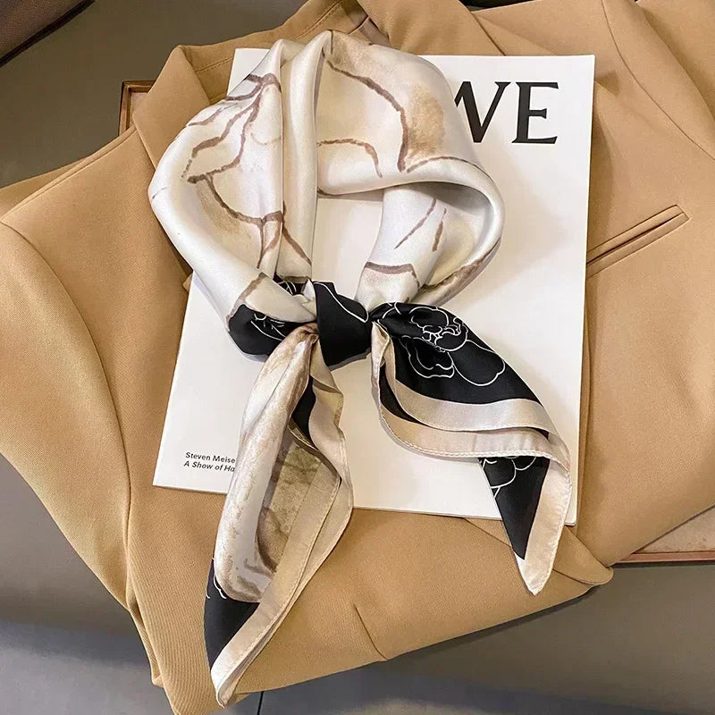Foulard Carré Satiné Femme – Imprimé Élégant Style Soie | Accessoire Chic pour Cheveux, Cou ou Sac à Main
