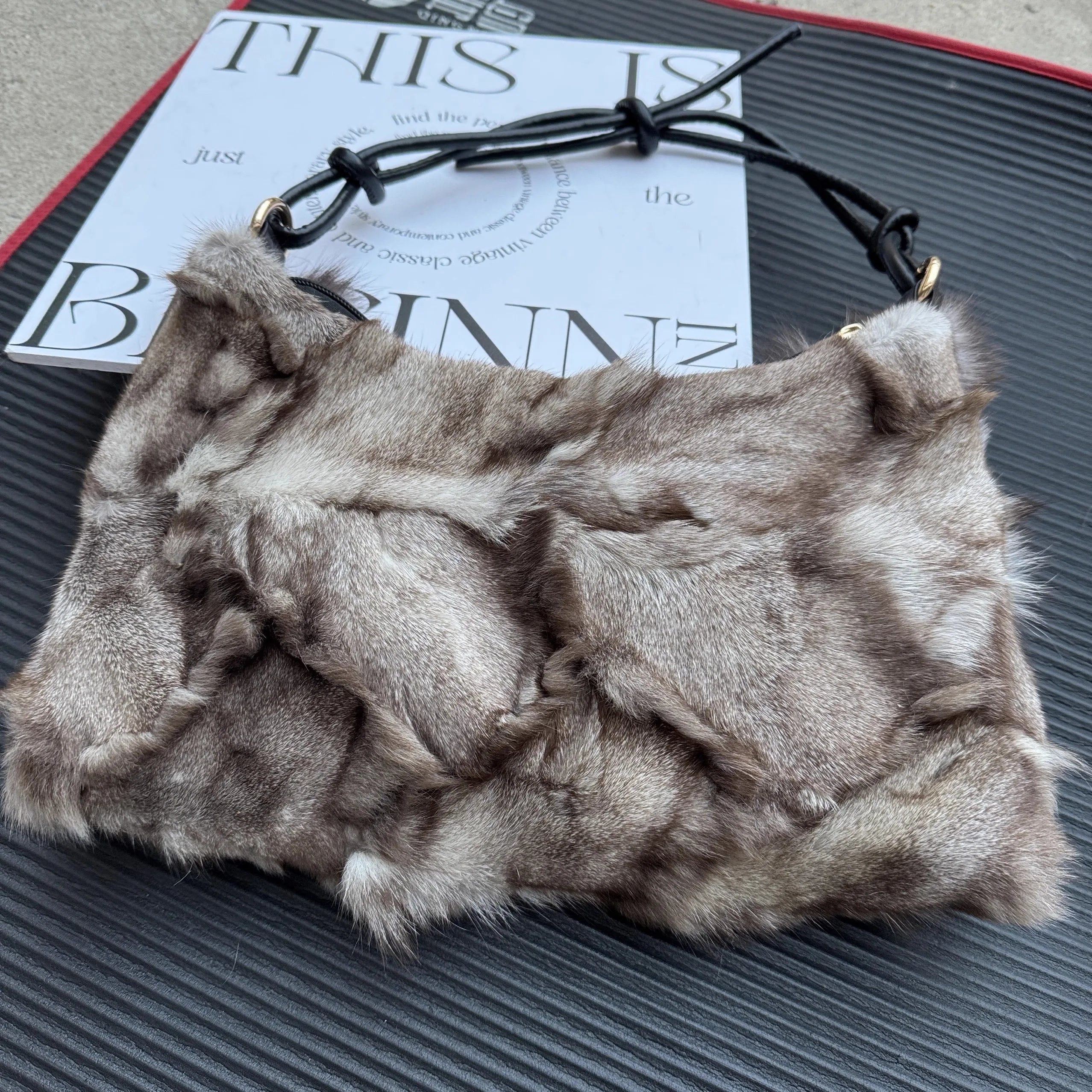 Sac à Main d’Hiver en Fausse Fourrure – Élégance & Douceur | Sac Bandoulière Femme Chic et Tendance