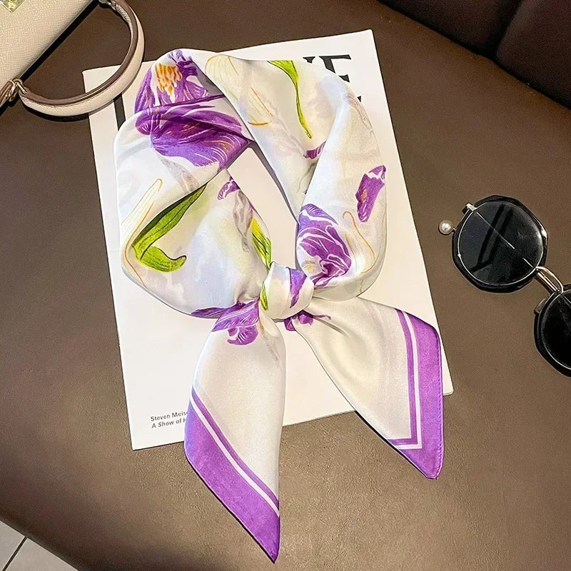 Foulard Carré Satiné Femme – Imprimé Élégant Style Soie | Accessoire Chic pour Cheveux, Cou ou Sac à Main
