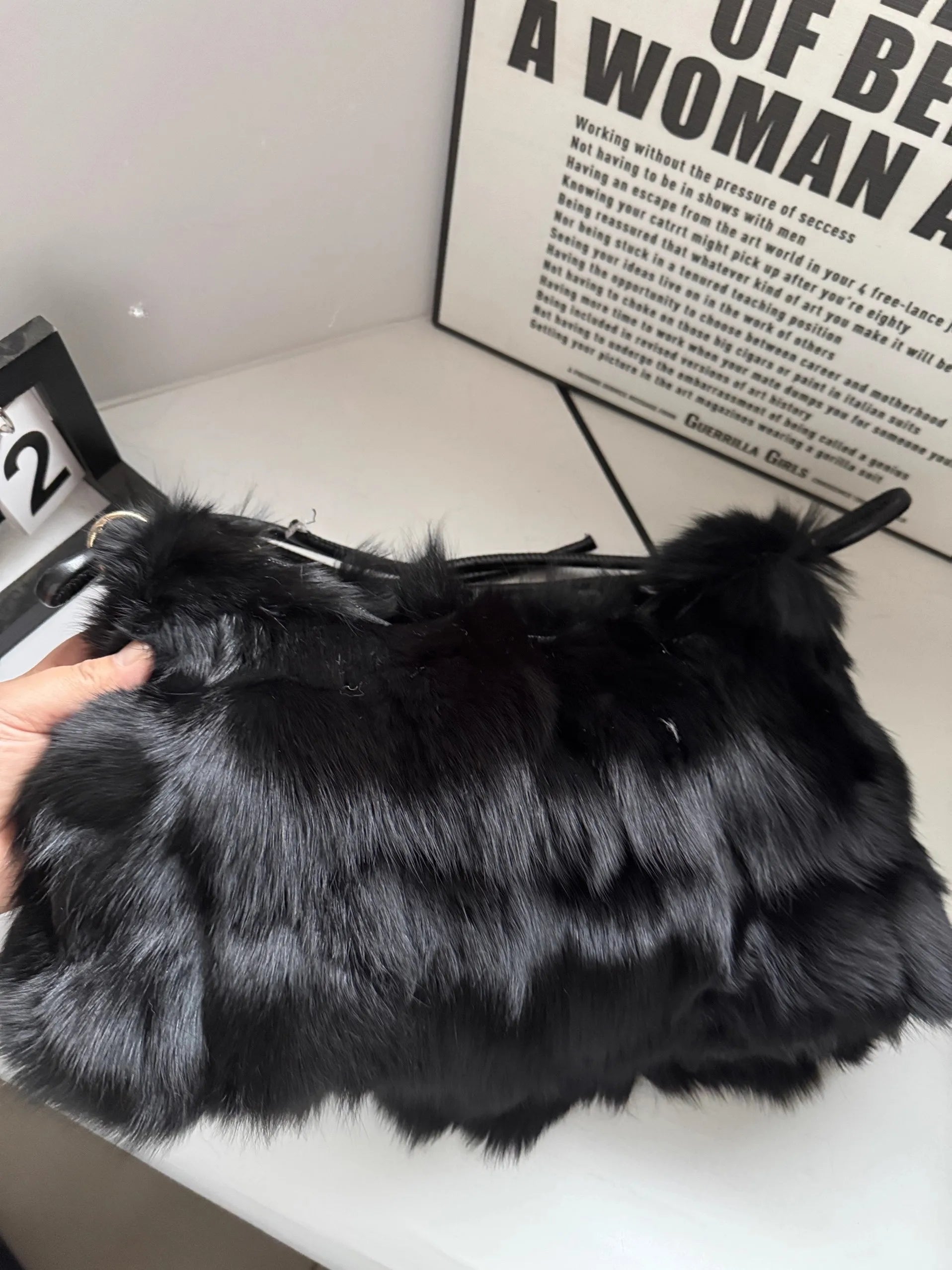 Sac à Main d’Hiver en Fausse Fourrure – Élégance & Douceur | Sac Bandoulière Femme Chic et Tendance