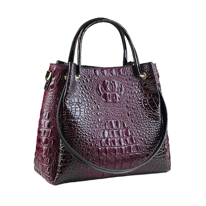 Alliez style et praticité avec ce somptueux sac à main en cuir véritable.
Son design chic au motif crocodile et ses finitions soignées en font un accessoire incontournable pour toutes les femmes modernes.